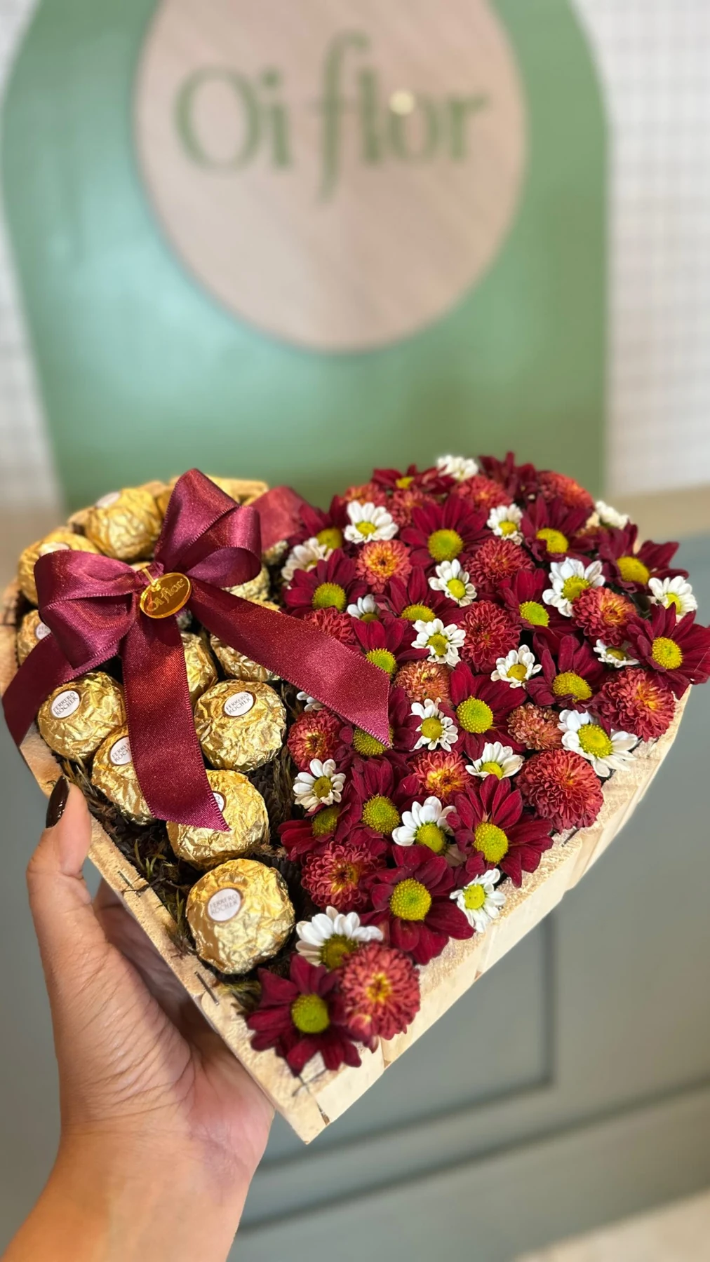 Flores, bombons e um coração — trabalho real da Oi Flor