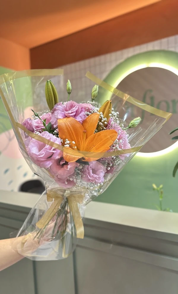 Lírios e delicadeza — trabalho real da Oi Flor